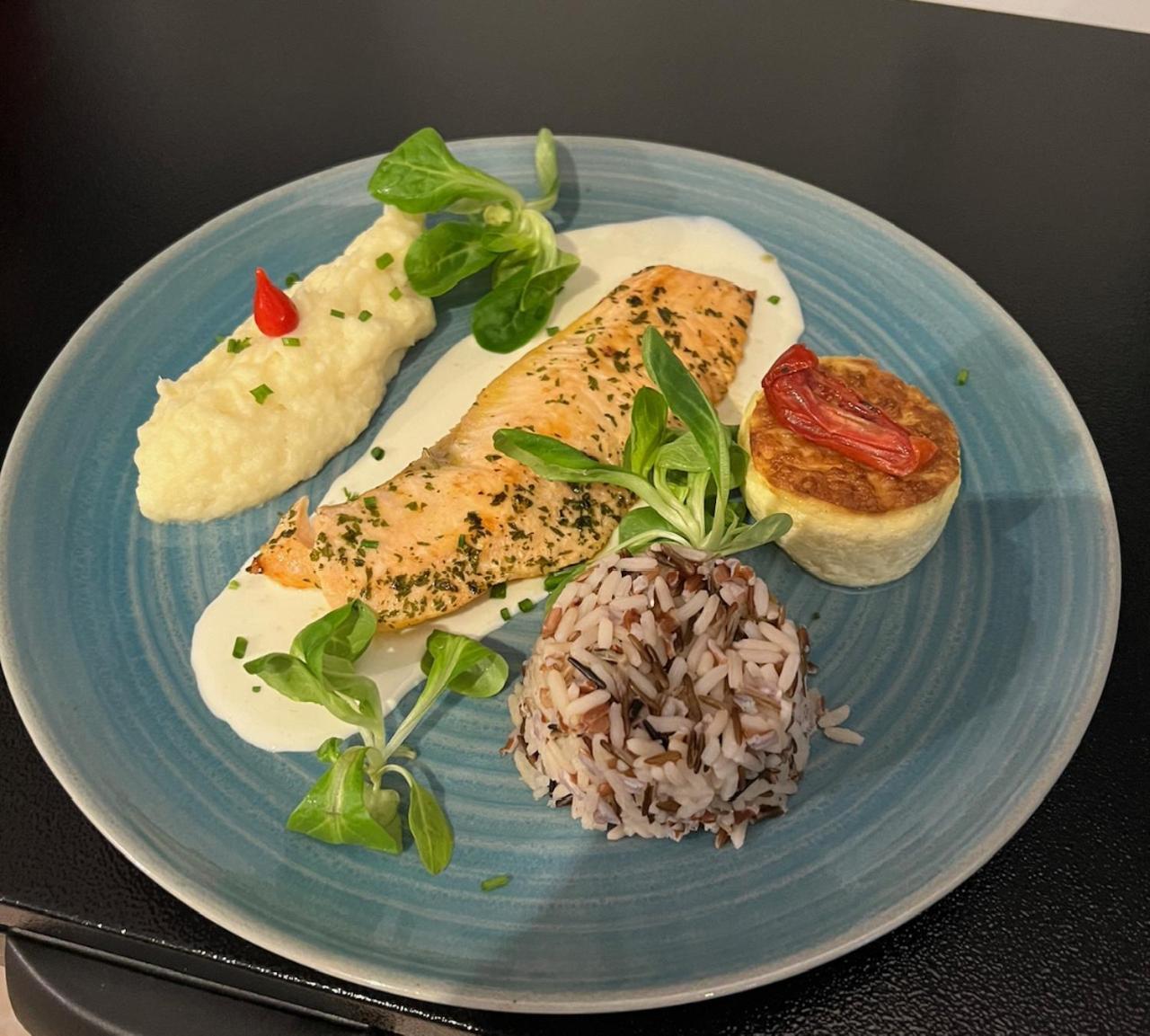 Logis Hotel- Restaurant La Haie Des Vignes Seminaires Et Evenementiel 얼레인 외부 사진